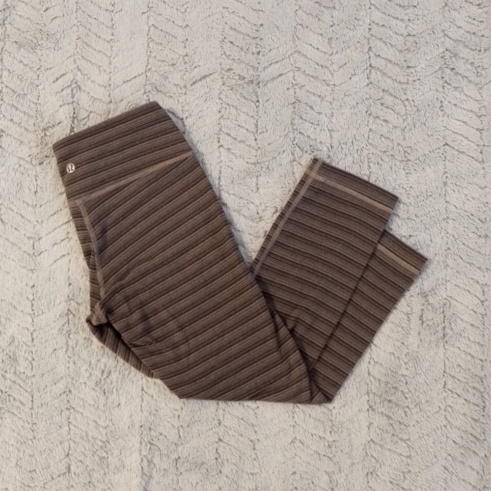🤍Lululemon Grey Striped Leggings🤍